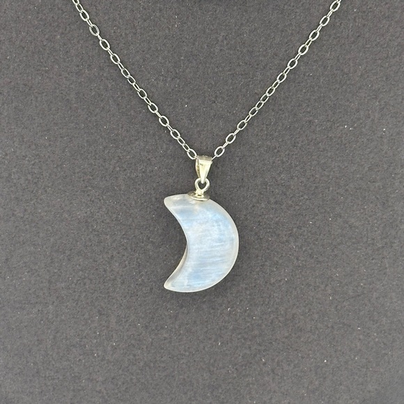 Blue Flash Moon Shaped Moonstone Pendant Necklace on Silver 925 Box Chain - Picture 5 of 14
